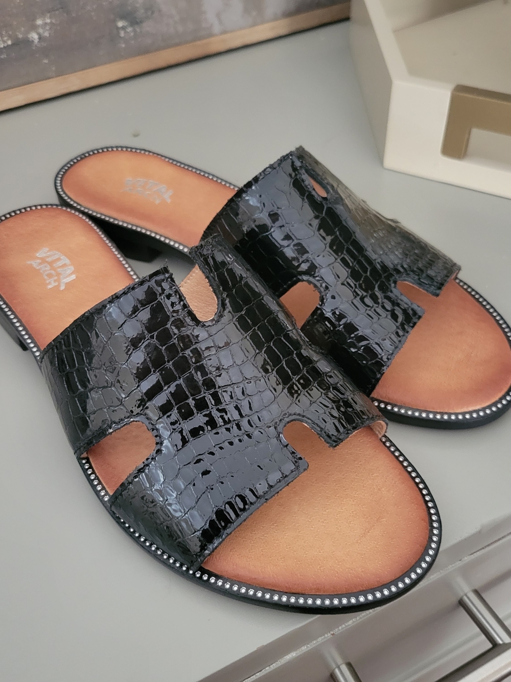 Italia Vital Arch Black Croc-Embossed Slide Sandals